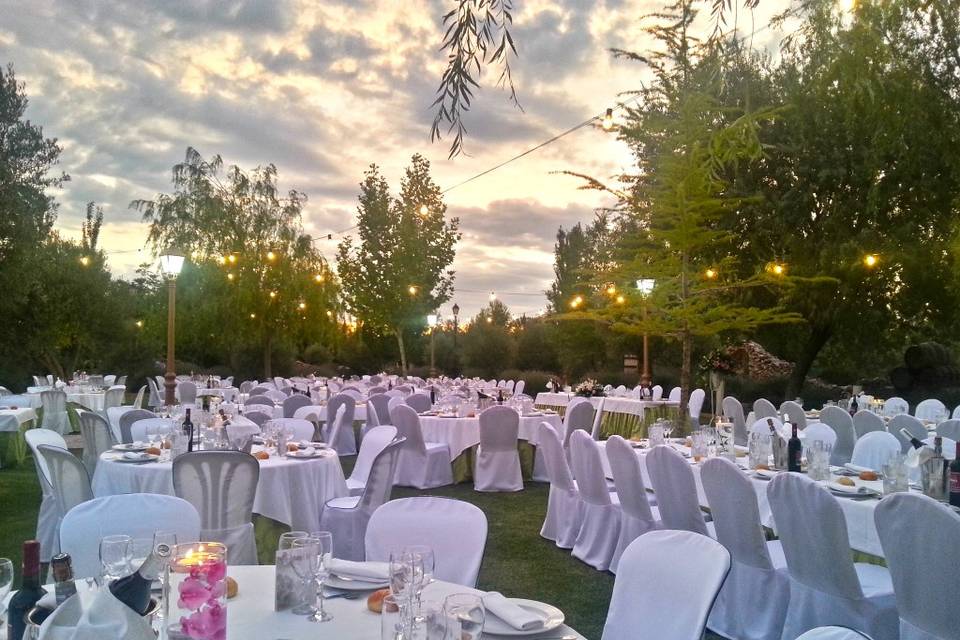 Banquete en el jardín