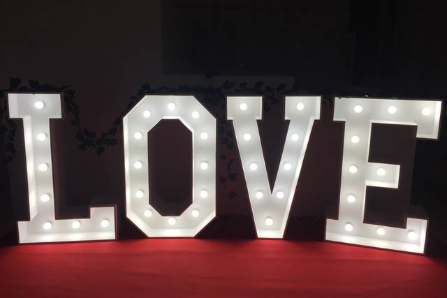 Letras love iluminadas