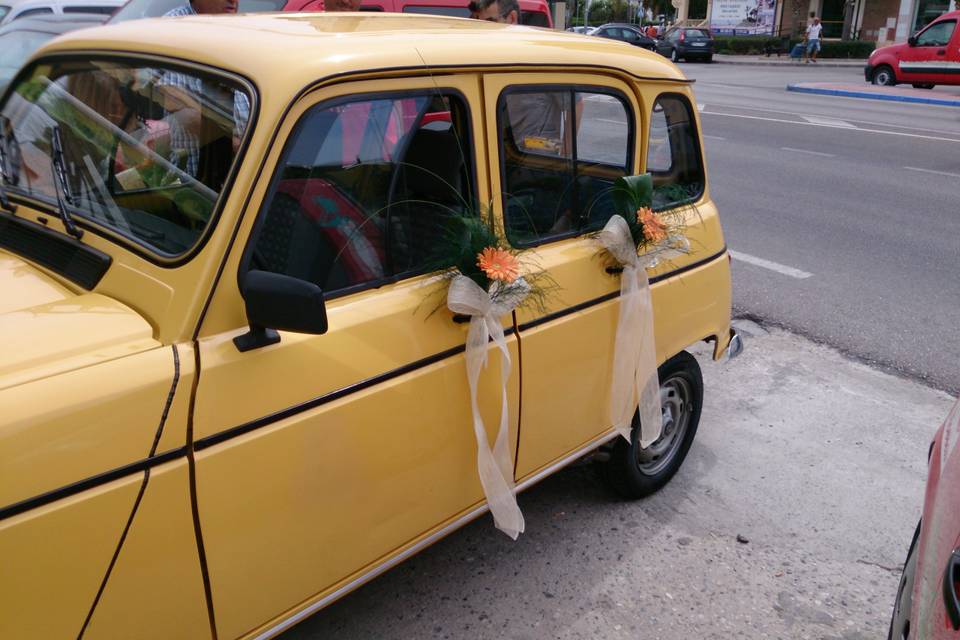 Decoración floral del coche