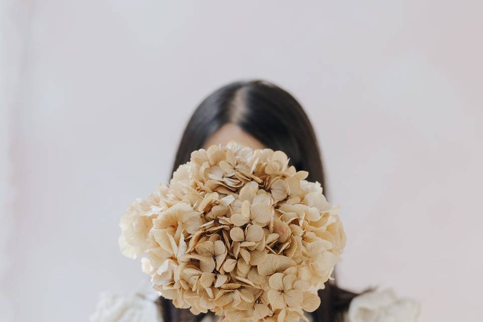 Ramo con hortensias preservada