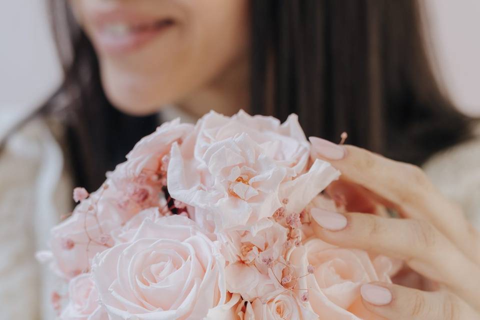 Ramo con rosas preservadas