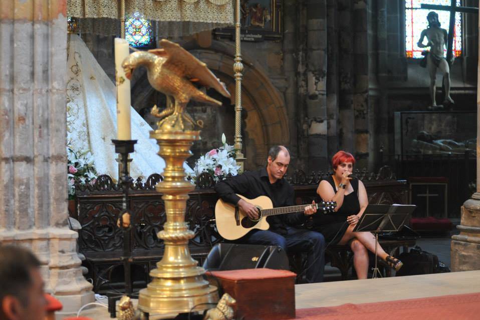 Boda en la iglesia de Castro