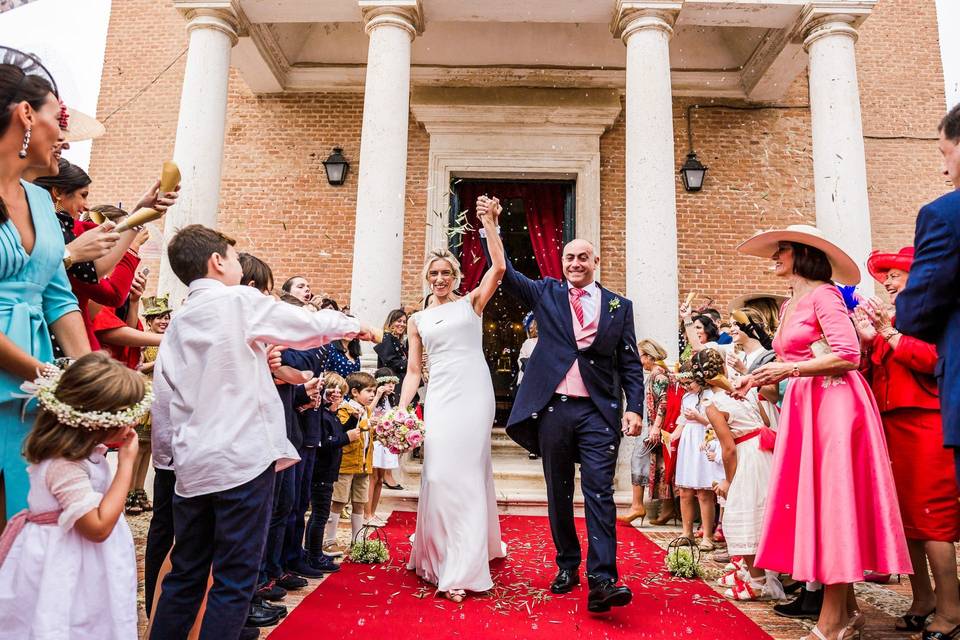 Salida de los novios a la iglesia