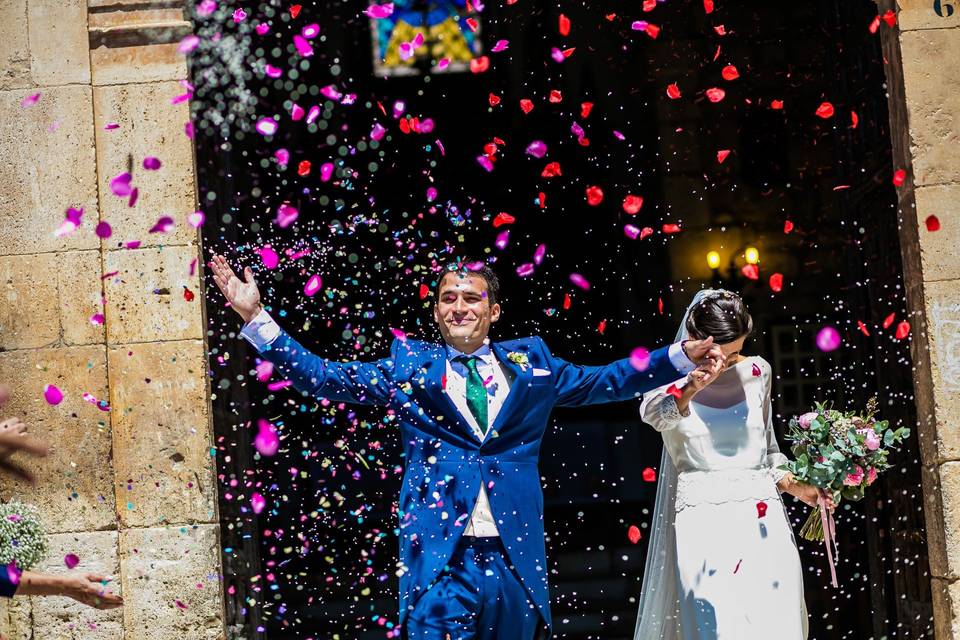 Salida de los novios de la iglesia