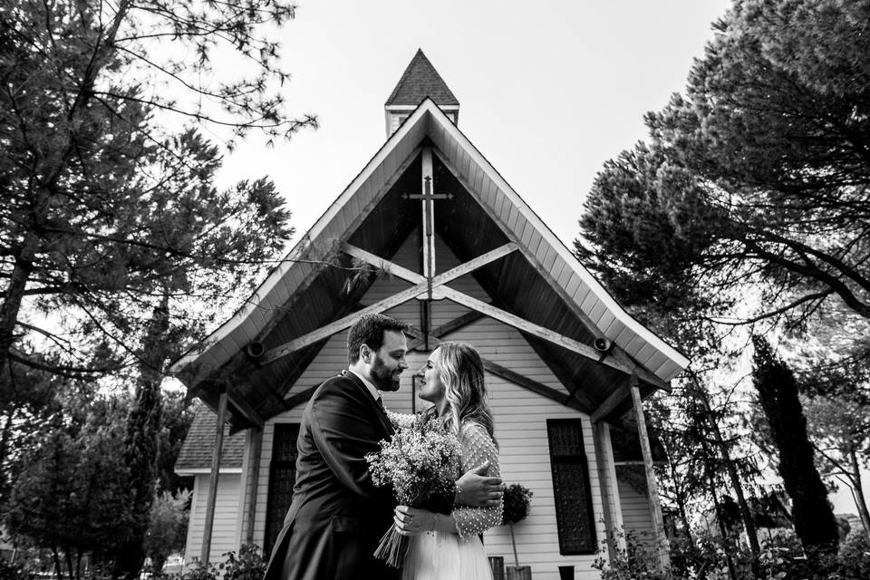 Los novios en la iglesia