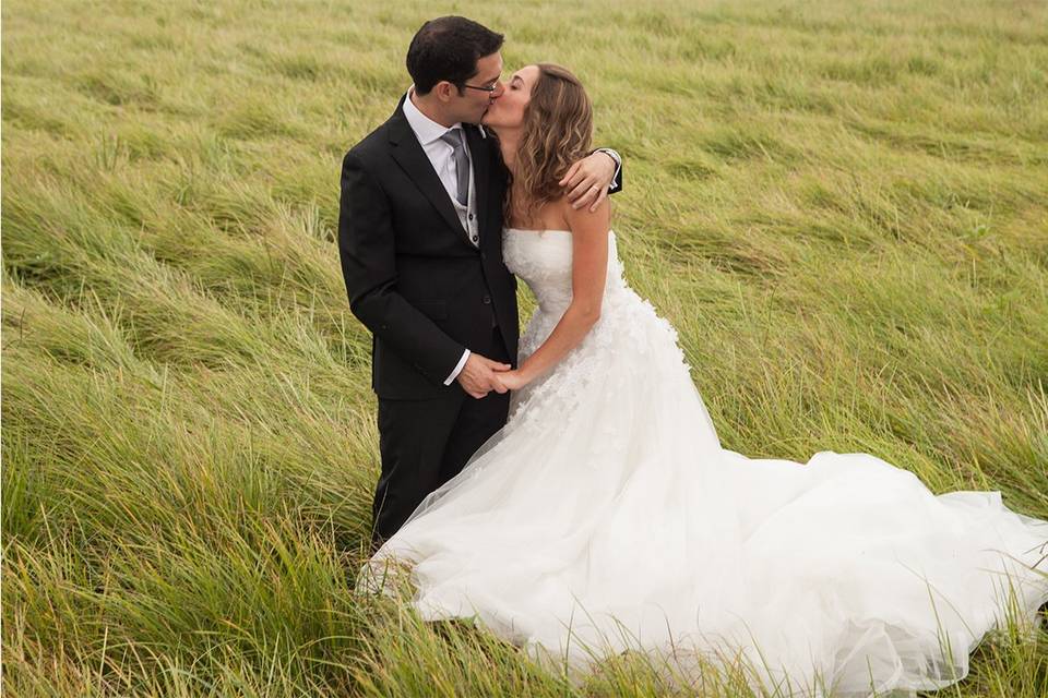 Beso en el campo