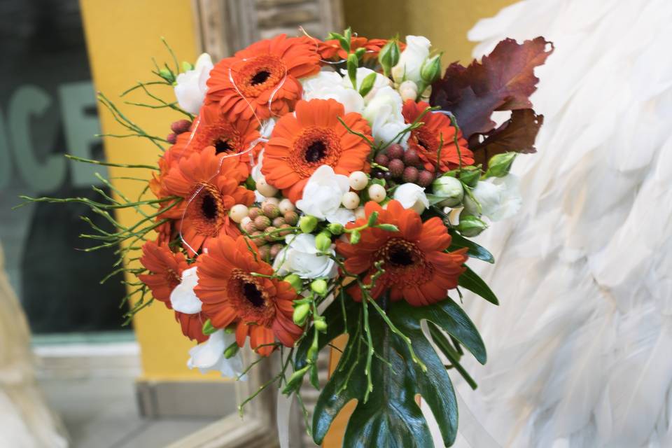 Ramo de novia de gerberas naranjas