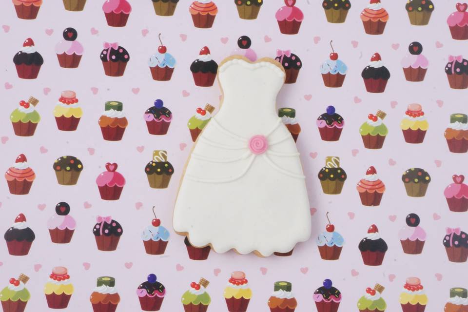 Galleta de vestido de novia con rosa