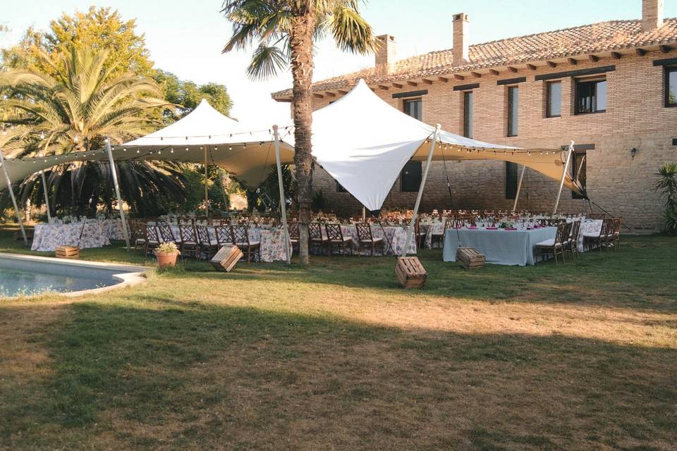 Carpa y mobiliario