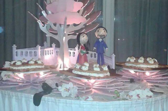 Novios en pastel