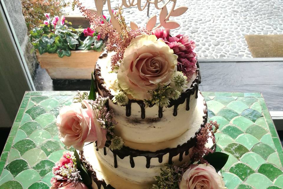 Dripping cake floral de boda