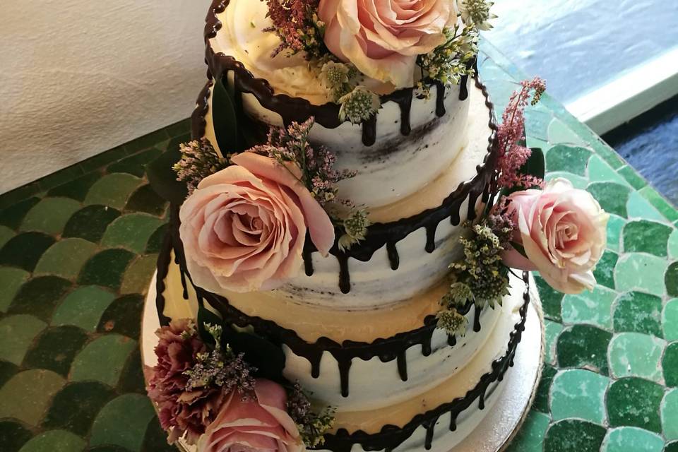 Dripping cake floral de boda