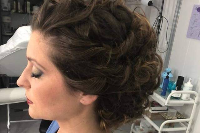 Maquillaje y peinado