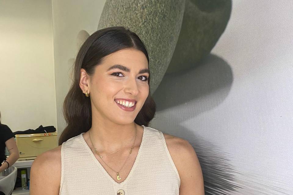 Peinado y maquillaje