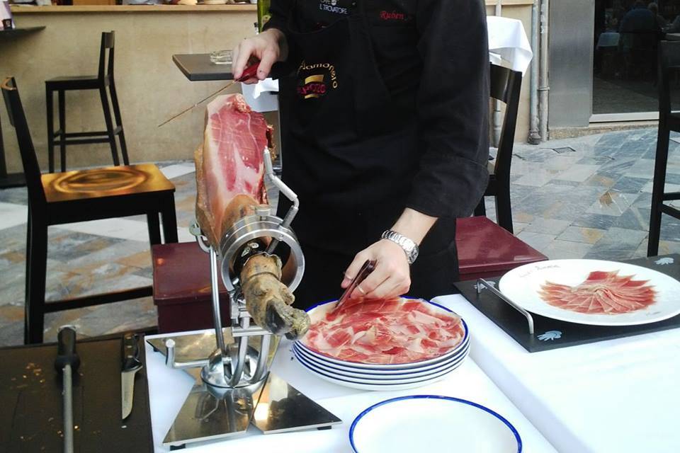 Corte de jamón en evento