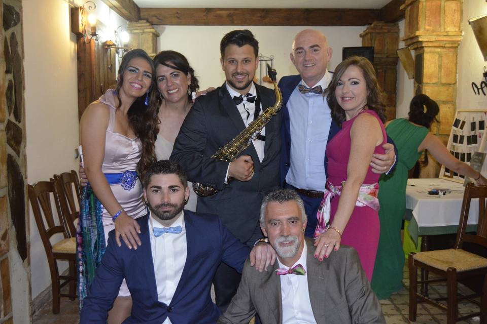 Con los novios y la familia