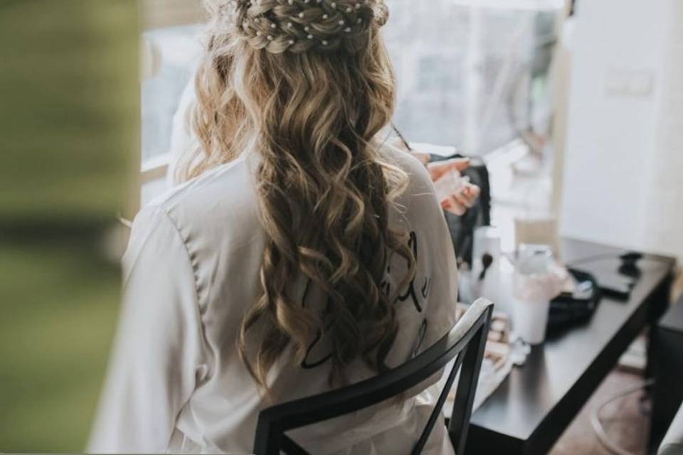 Trenzas con perlas y ondas