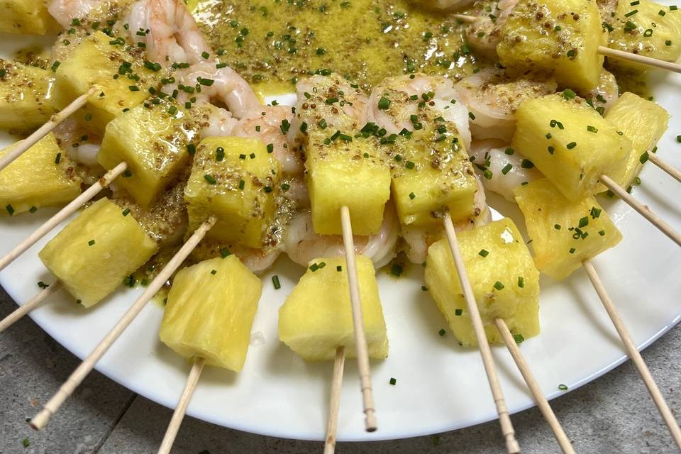 Brocheta piña y gamba