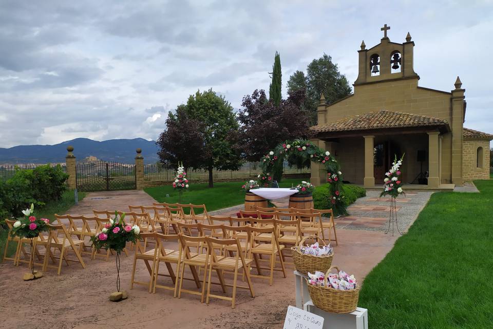 Ceremonia frente a la ermita