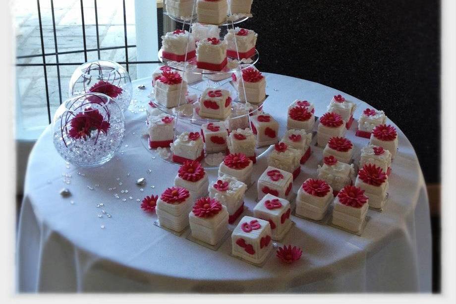 Tarta de boda y mini tartas