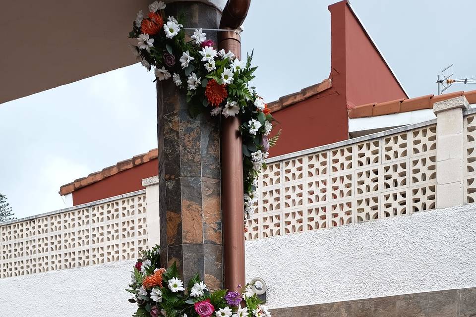 Arreglo floral en Columna