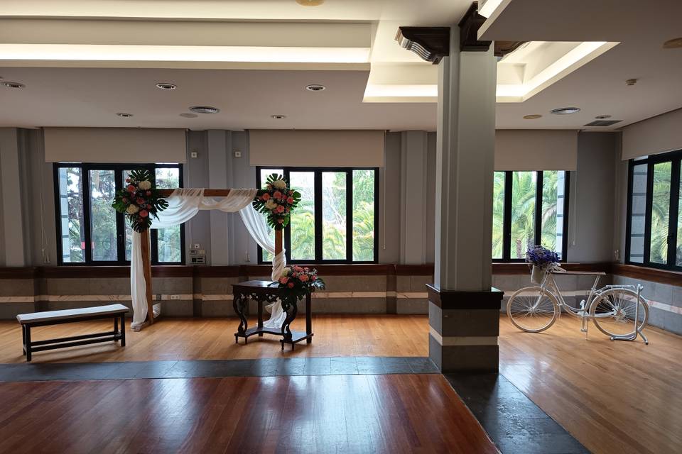 Juego ceremonia con bicicleta
