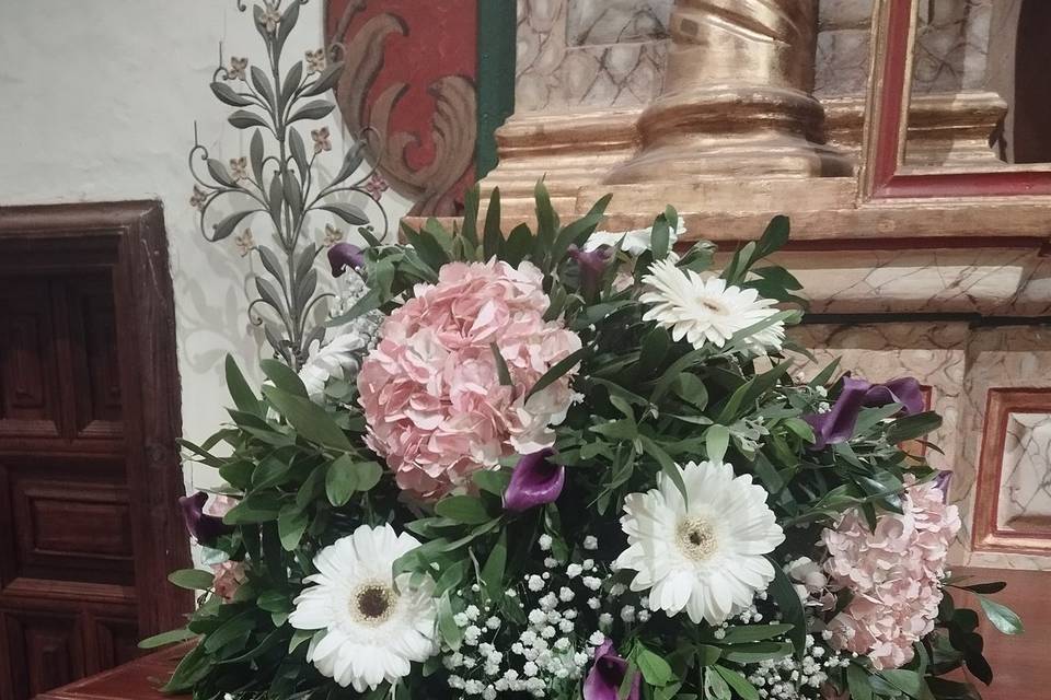 Centro floral altar izquierdo