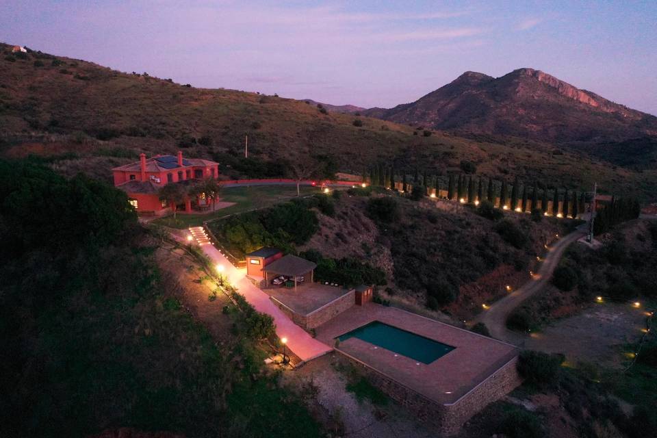 La finca de noche