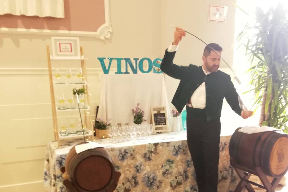 Venencia y mesa de vinos