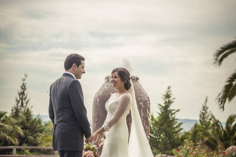 Novios en la fuente