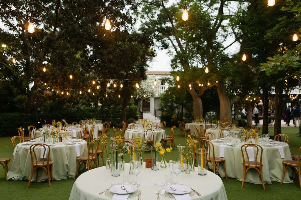 Cena en el jardín