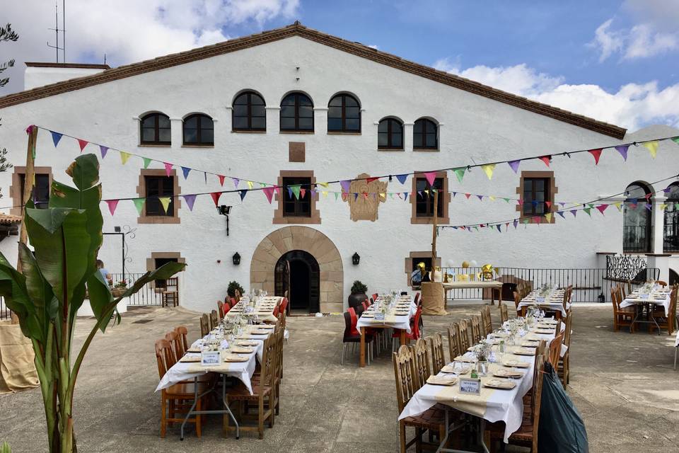 Mas Farell, patio de armas