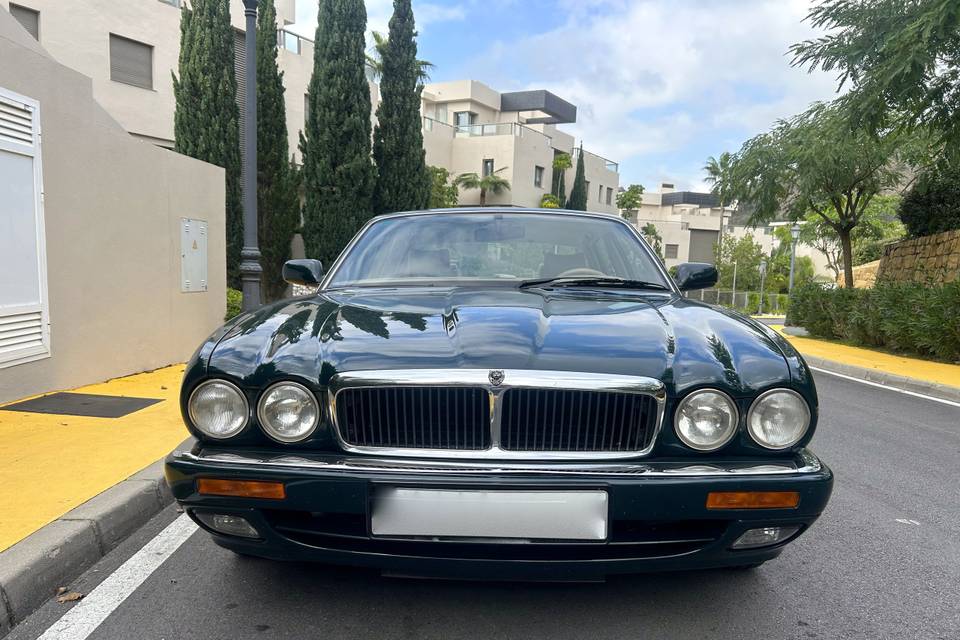 Jaguar XJ6