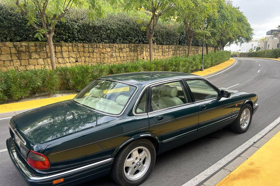 Jaguar XJ6