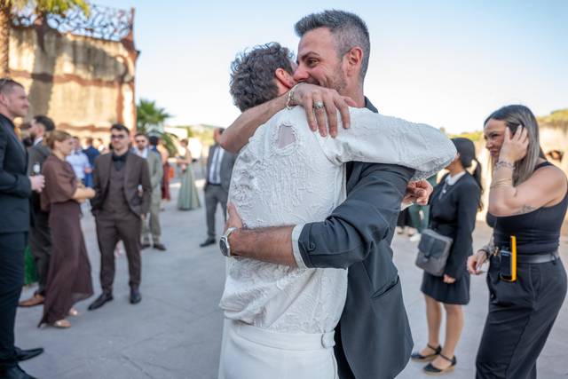 Abrazo del novio