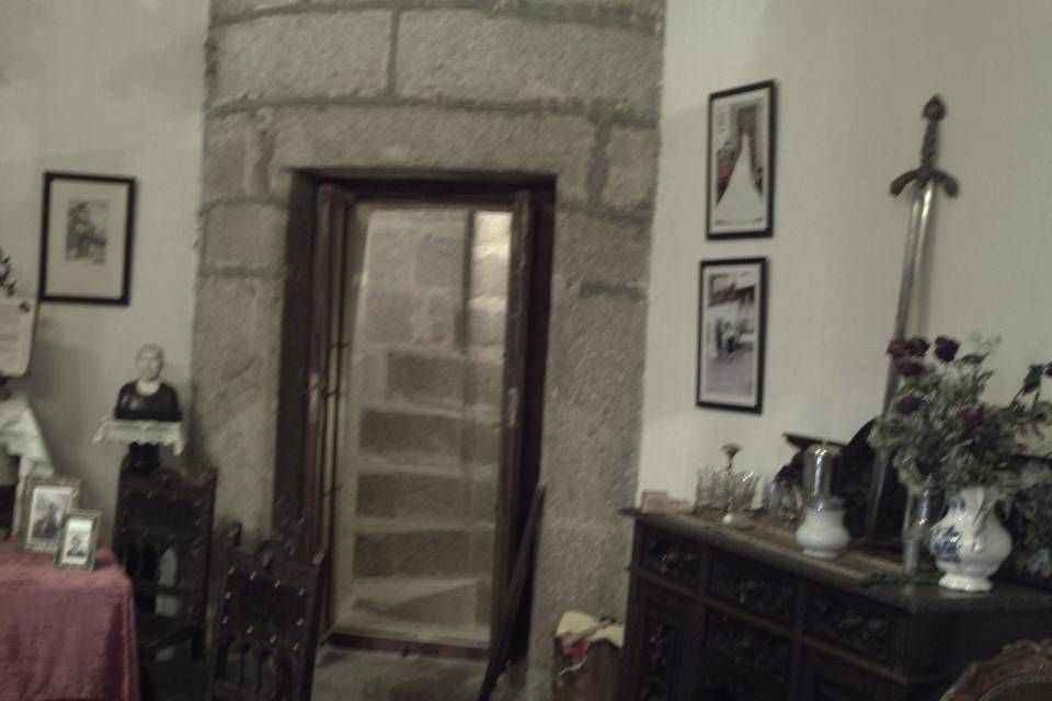 Interior de habitación redonda de la torre