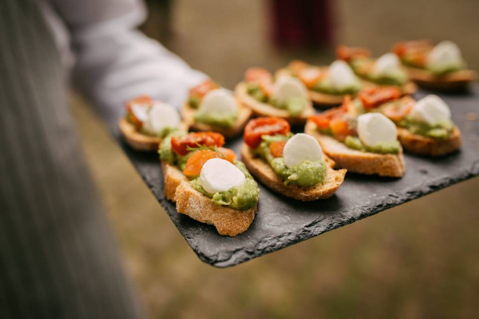 Tosta de guazamole y gambón