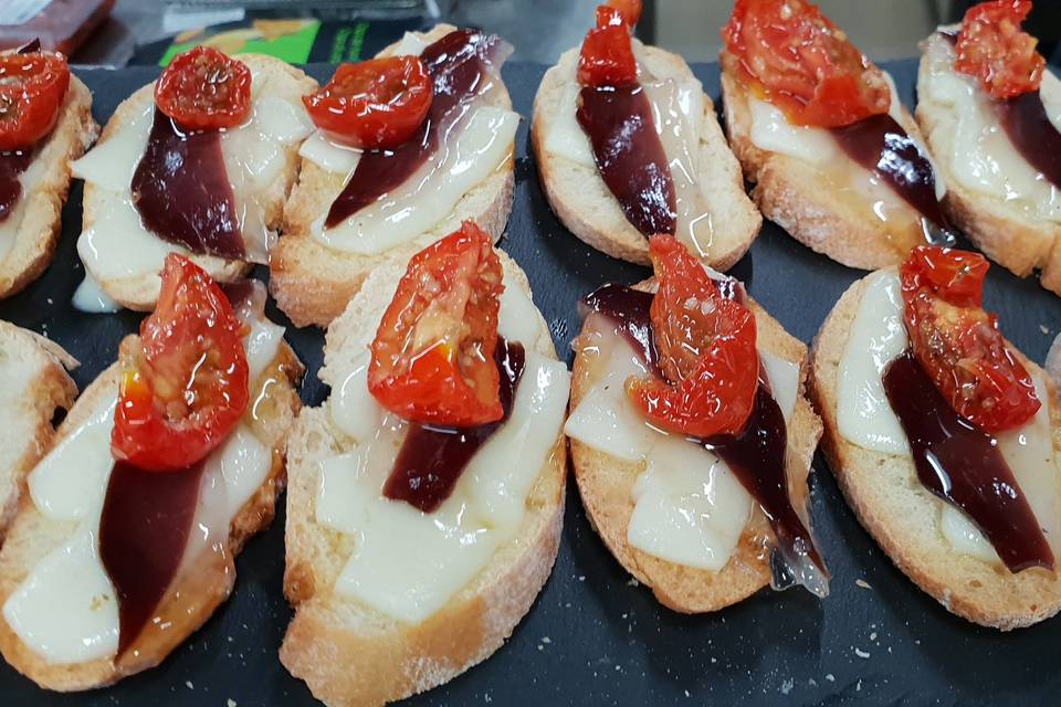 Tosta de jamón de pato y provo