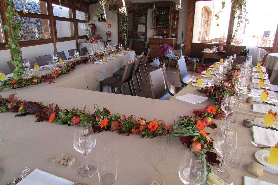 Camino floral de mesa de boda