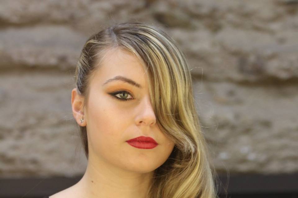 Maquillaje y peinado