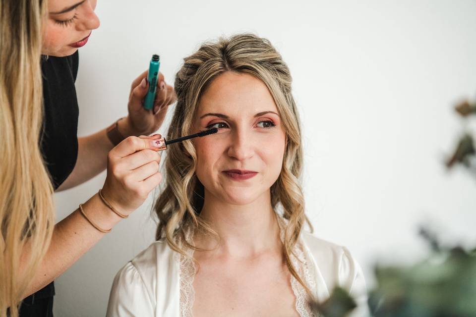Maquillaje y peinado de novia