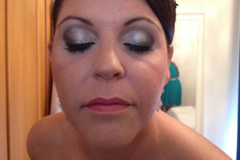 Maquillaje de novia muy marcado