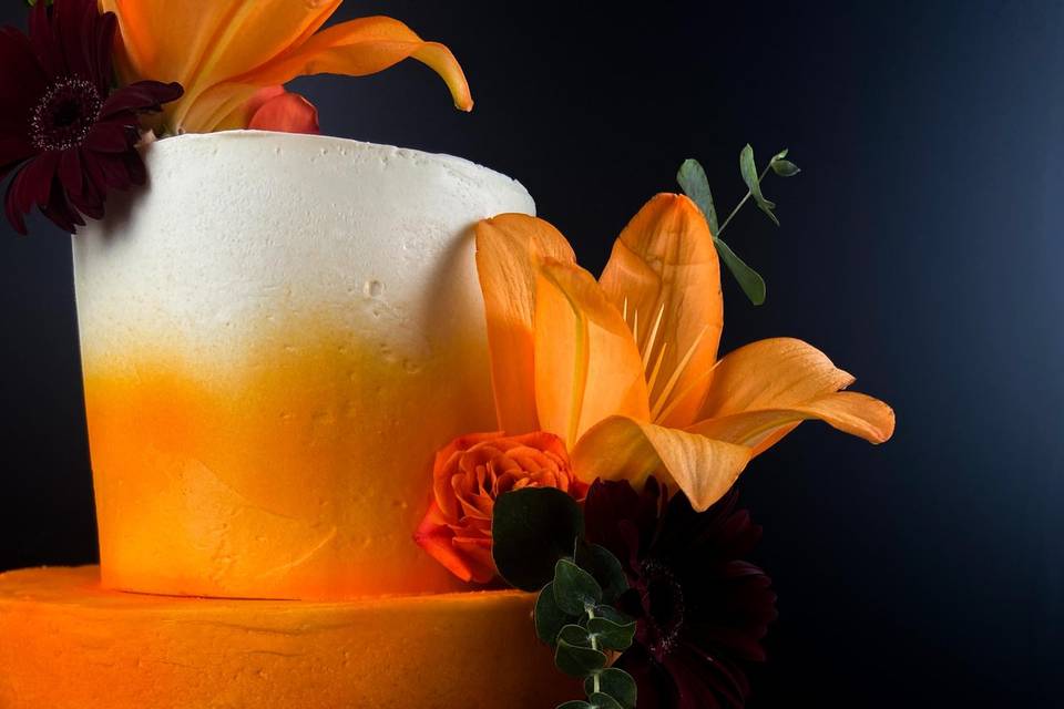 Tarta negra naranja oro