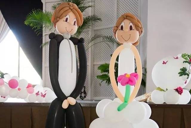 Novios de globos