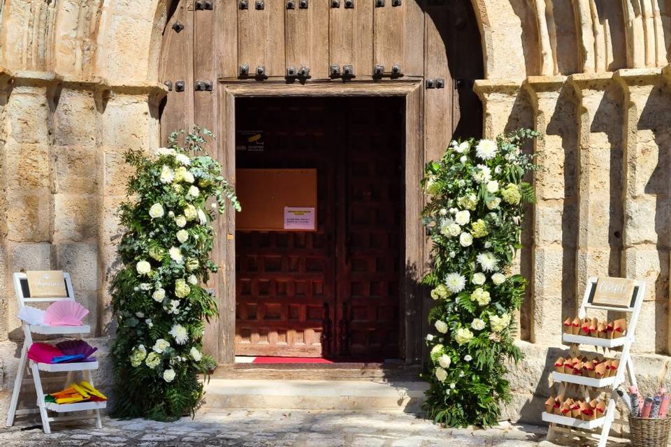 Entrada a la iglesia