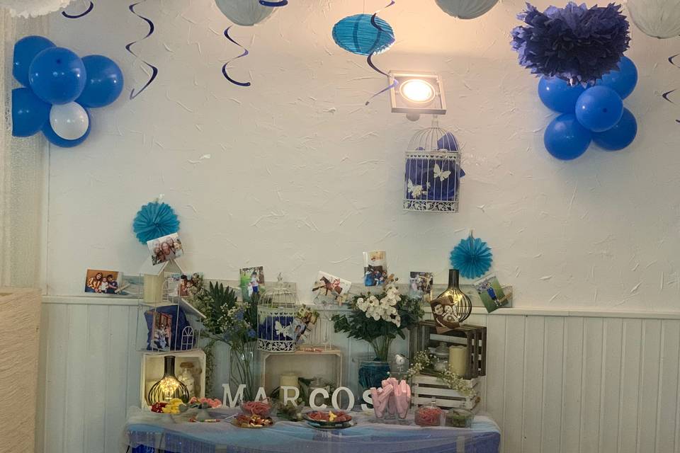 Mesa de chuches azul