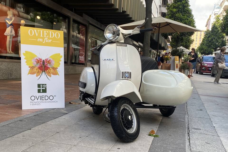 Vespa con sidecar