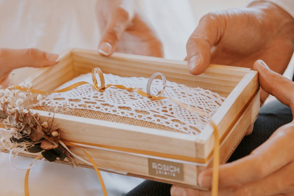 Caja de alianzas para boda