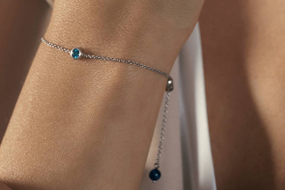 Pulsera con diamante azul