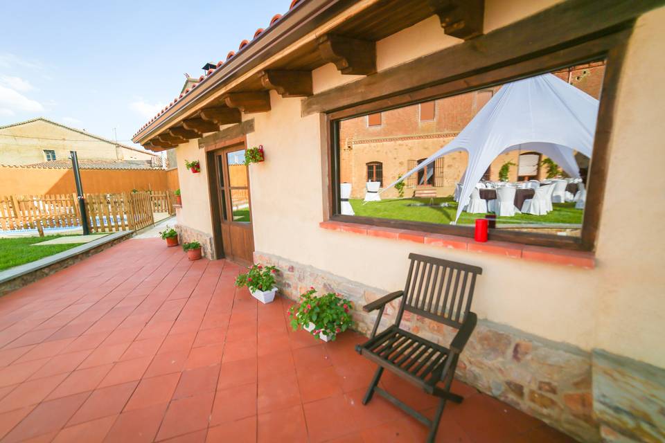 Vistas de la carpa y banquete del jardín